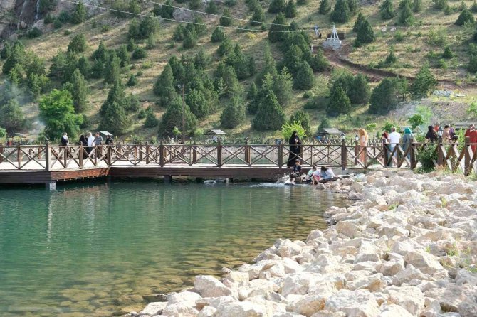 Ergan Dağı Muhteşem Göl Manzarasıyla Misafirlerini Ağırlıyor