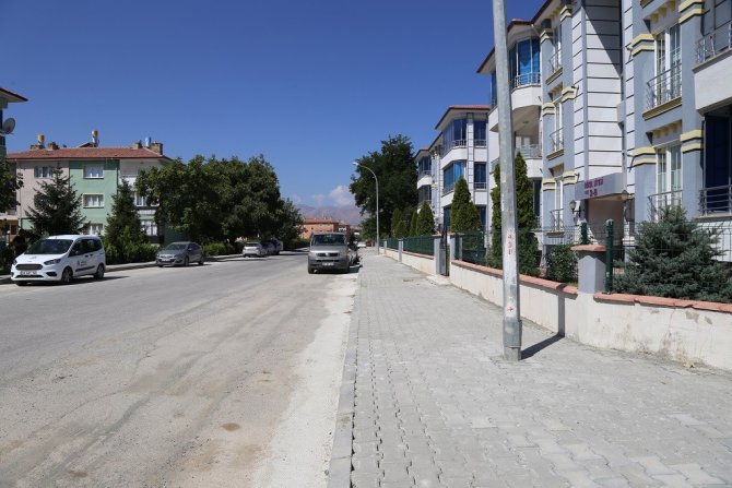 Erzincan’da İki Mahallede Kaldırımlar Yenilendi