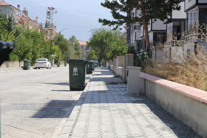 Erzincan’da İki Mahallede Kaldırımlar Yenilendi