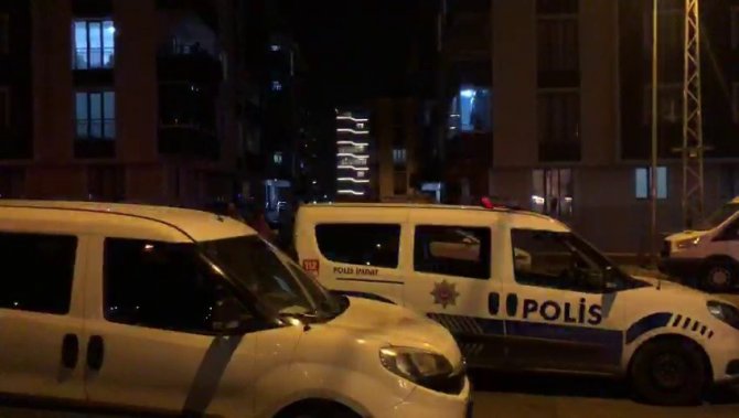 Polis Memuru Silahını Temizlerken Kendini Vurdu