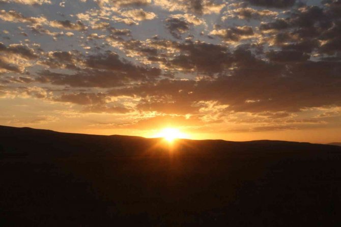 Erzurum’da Sonbahara Yaklaşırken Büyüleyici Günbatımı