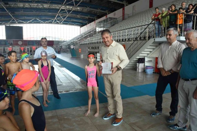 Yüzme Ve Voleybolda Katılım Sertifika Töreni Gerçekleştirildi
