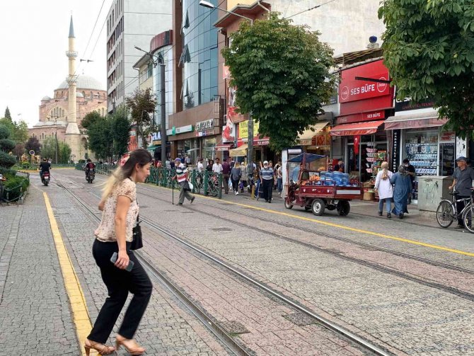 Eskişehirliler Yağmura Hazırlıksız Yakalandı