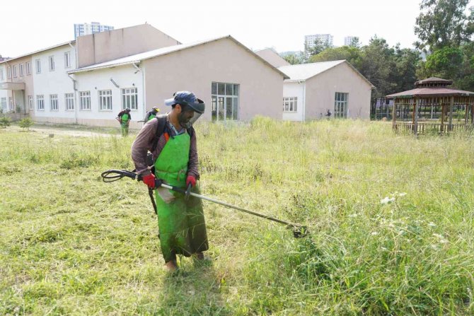 Fatsa’da Okul Bahçelerinde Temizlik Ve Bakım Çalışması