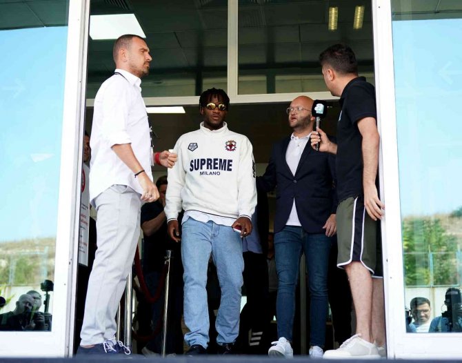 Fenerbahçe’nin Yeni Transferi Batshuayi, İ̇stanbul’a Geldi