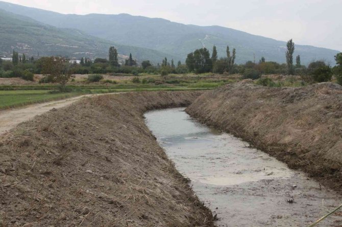 Feslek Kurutma Kanalında Temizlik Çalışması Yapıldı