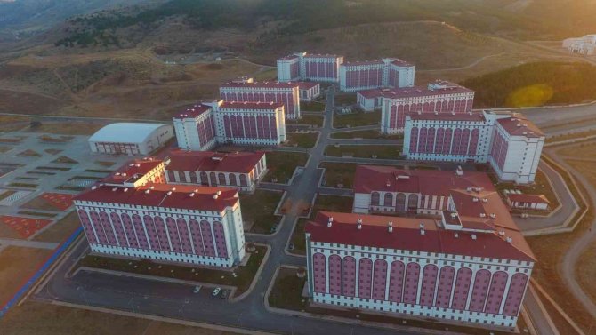 Bakan Kasapoğlu: "Çam Ağaçlarının Arasında Yükselen Bir Yaşam Merkezi"