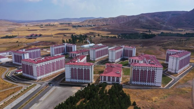 Bakan Kasapoğlu: "Çam Ağaçlarının Arasında Yükselen Bir Yaşam Merkezi"