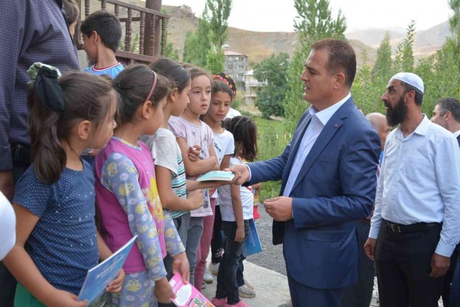 Hakkari’de İki Semt İlk Defa Asfalta Kavuştu