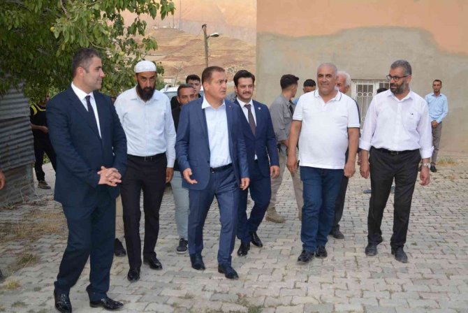 Hakkari’de İki Semt İlk Defa Asfalta Kavuştu