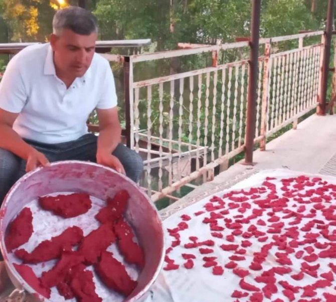 Hisarcıklı Üreticinin Yaptığı Ekşi Tarhana Büyük Rağbet Görüyor