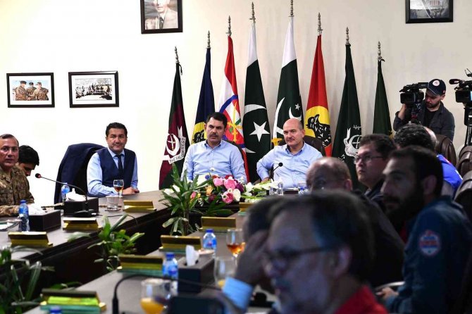 Bakan Soylu Ve Bakan Kurum Pakistan’da Badin Garnizonu’nu Ziyaret Etti