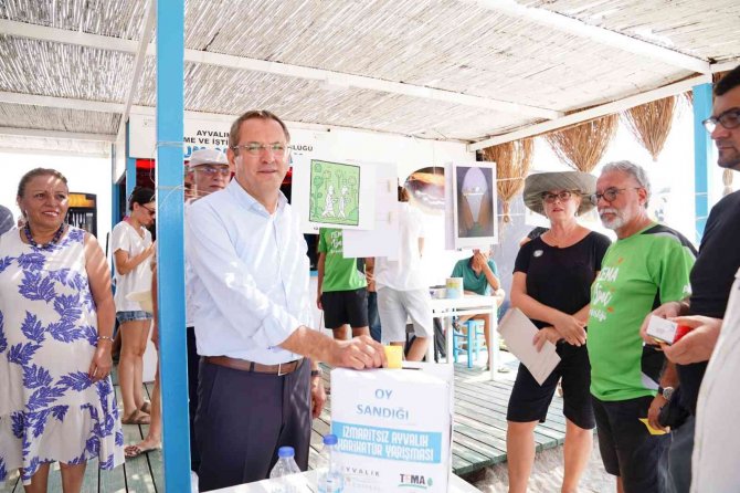 ’İ̇zmaritsiz Ayvalık’ Karikatür Yarışmasında Halk Jürisi Seçmelerde Zorlandı