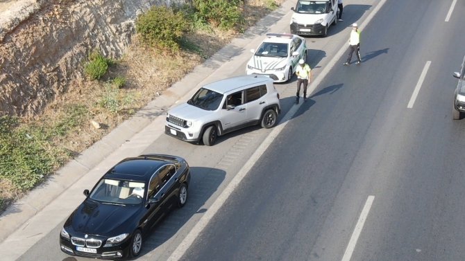 Emniyet Şeridi Kurnazları Polisten Kaçamadı