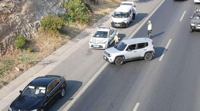Emniyet Şeridi Kurnazları Polisten Kaçamadı