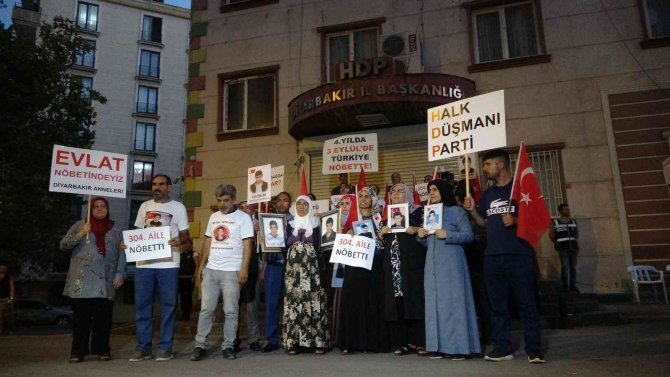 Terör Örgütü Pkk’ya Başkaldıran Ailelerin Evlat Nöbeti Dördüncü Yılında