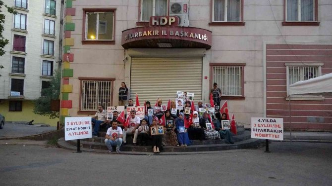 Terör Örgütü Pkk’ya Başkaldıran Ailelerin Evlat Nöbeti Dördüncü Yılında