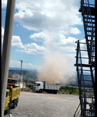 Şantiyede Çıkan Hortum Paniğe Sebep Oldu