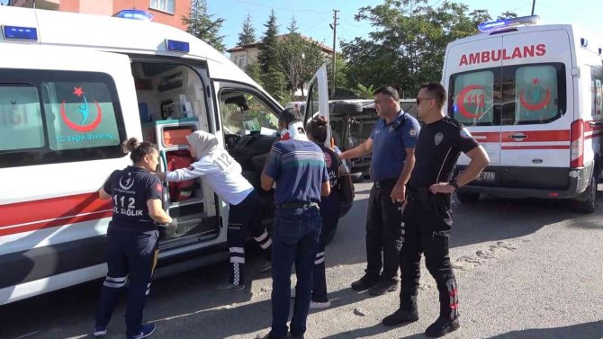 Ambulans İle Otomobil Çarpıştı: 3’ü Sağlıkçı, 4 Yaralı