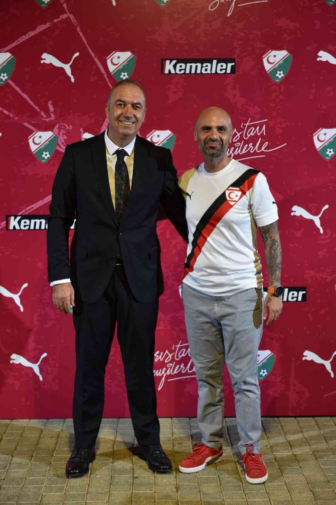Kktc Milli Futbol Takımı’nın Formaları Tanıtıldı