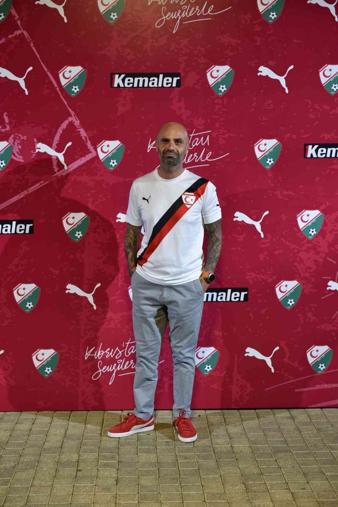 Kktc Milli Futbol Takımı’nın Formaları Tanıtıldı