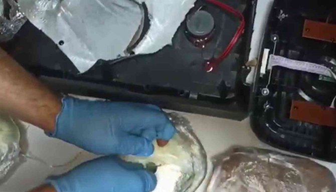 Kargoya Verilen Hoparlörün İçinden Zulalanmış 1 Kilo 620 Gram Uyuşturucu Ele Geçirildi