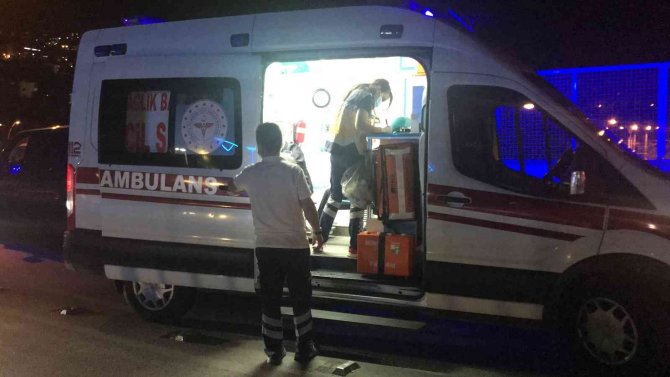 Turist Taşıyan Minibüs Kazaya Karıştı: 11 Yaralı