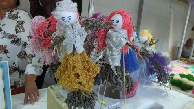 Burhaniye’de Engellilerin Ürünleri İlgi Gördü