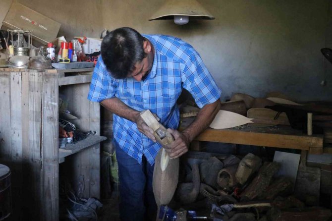 Binlerce Yıllık Bağlama Türü ’Cura’ Unutulmaya Yüz Tuttu