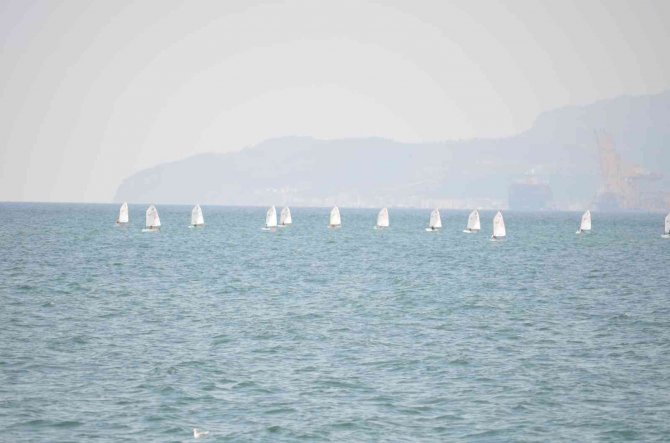 Marmara Denizi’nde Uluslararası Yelken Yarışları Başladı: 8 Ülkeden 313 Sporcu Yarışıyor