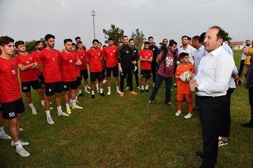 Vali Pehlivan, Yeni Mersin İ̇dman Yurdu Takımının Antrenmanını İzledi