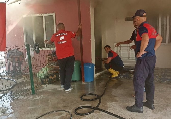 Osmaniye’de Yanan Ev Kullanılmaz Hale Geldi