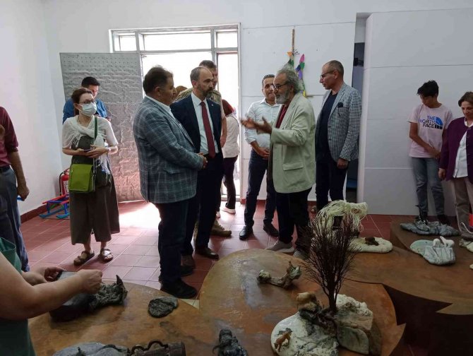 ’Sanatsal Dönüşüm’: Çoruh’taki Atıklar Çocukların Hayalleriyle Geri Dönüştürüldü