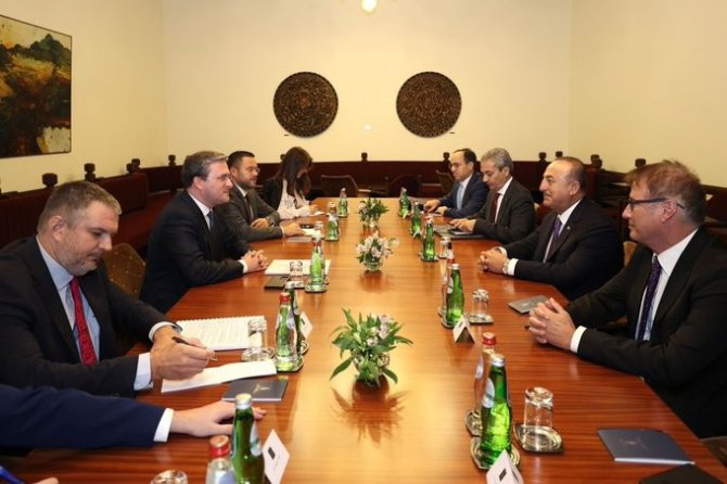Bakan Çavuşoğlu, Macar Ve Sırp Mevkidaşlarıyla Görüştü
