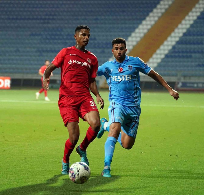 Spor Toto Süper Lig: Ümraniyespor: 0 - Trabzonspor: 0 (İ̇lk Yarı)