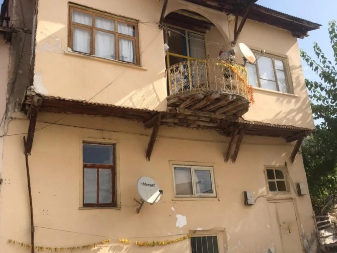 Hozat’taki Tarihi Evlerin Tescili İçin Başvuru Yapılacak