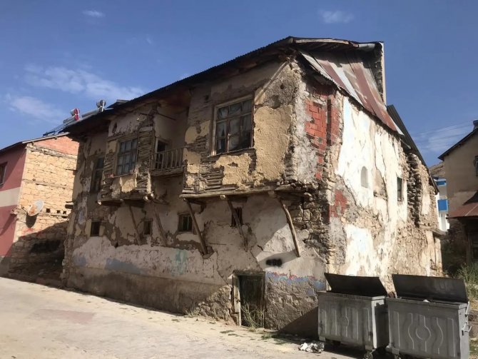 Hozat’taki Tarihi Evlerin Tescili İçin Başvuru Yapılacak