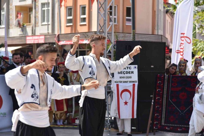 Türkiye’nin Tek Uluslararası Halı Şenliği Başladı