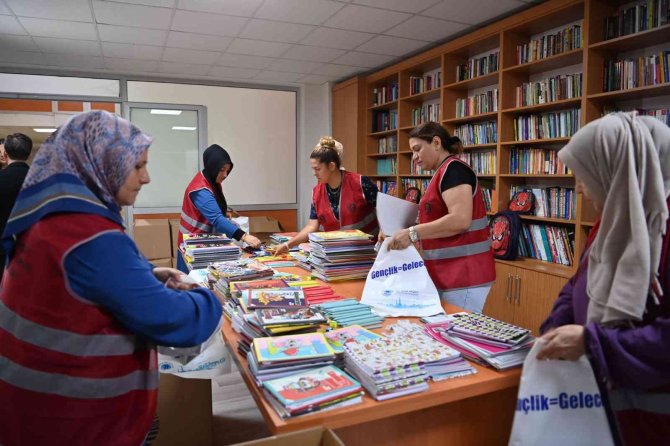 Tuzla’da Kitaplar Devletten, Kırtasiye Malzemeleri Tuzla Belediyesi’nden