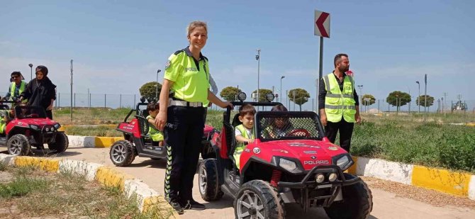 Van Polisinden Minik Öğrencilere Trafik Eğitimi
