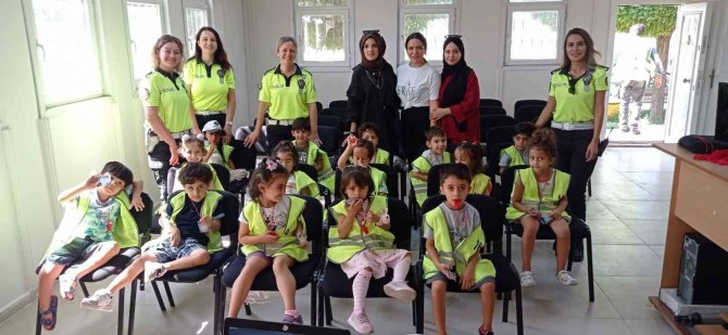 Van Polisinden Minik Öğrencilere Trafik Eğitimi