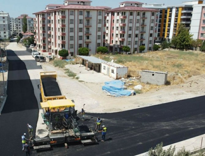 İ̇pekyolu’nda Asfalt Çalışmaları Hızlandı