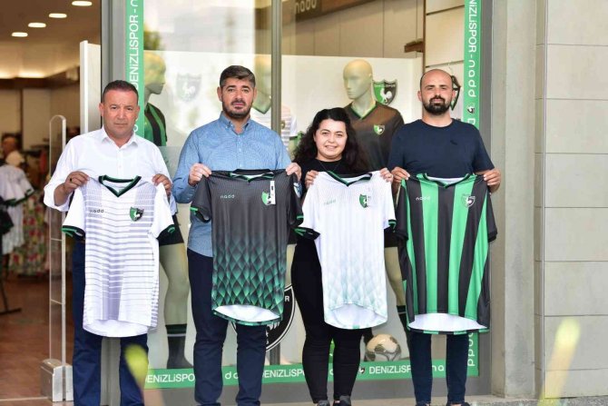 A. Denizlispor Başkanı Uz, Kulübün Resmi Ürünlerinin Satıldığı Mağazaları Ziyaret Etti