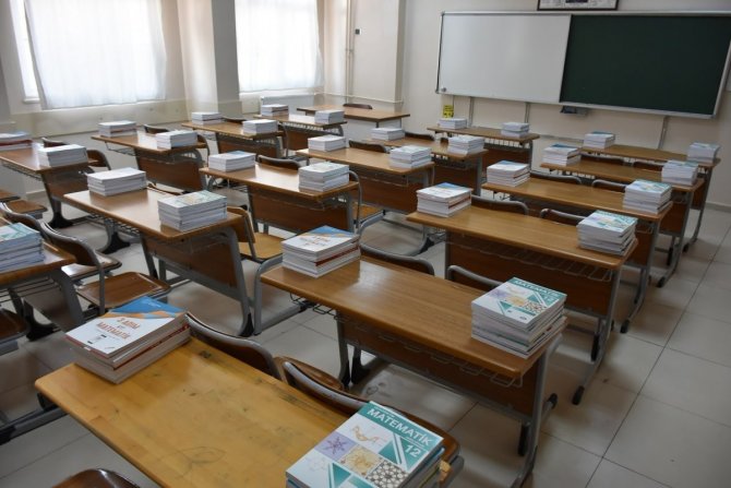 Ders Ve Kaynak Kitaplar Sıralarda