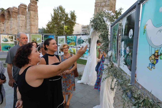 Selçuk’ta ’Dünya Barış Günü Karikatür Sergisi’ Açıldı