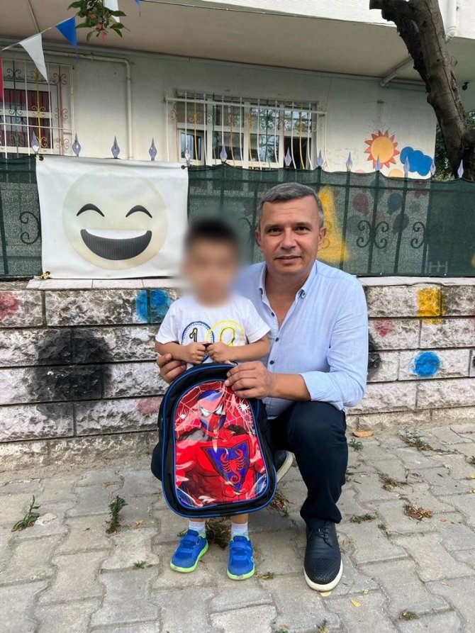 Ak Parti, İhtiyaç Sahibi Çocukları Sevindirdi