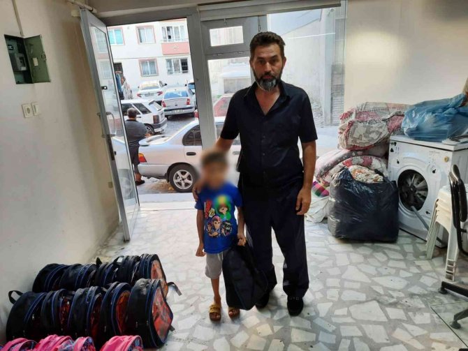 Ak Parti, İhtiyaç Sahibi Çocukları Sevindirdi