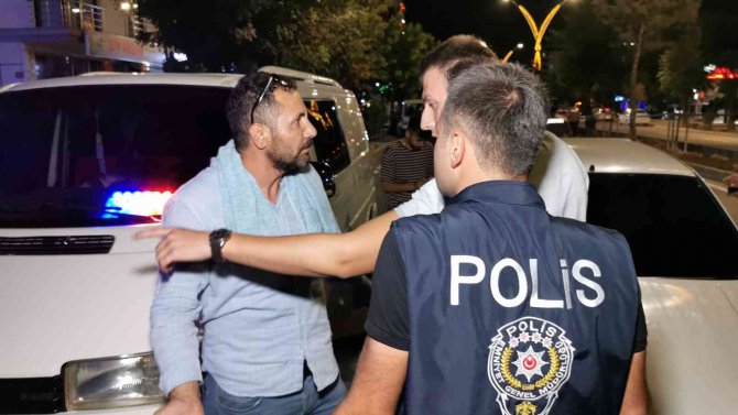 Çakarlı Araçla Yakalandı, “Abartıyorsunuz, Vatan Haini Miyim?” Dedi