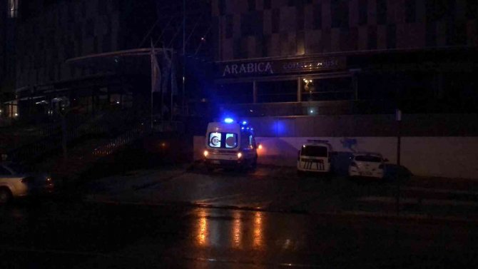Sağanak Yağışta Avm’nin Tavanı Çöktü: 1 Yaralı