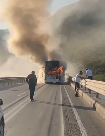 Yolcu Otobüsü Alev Alev Yandı